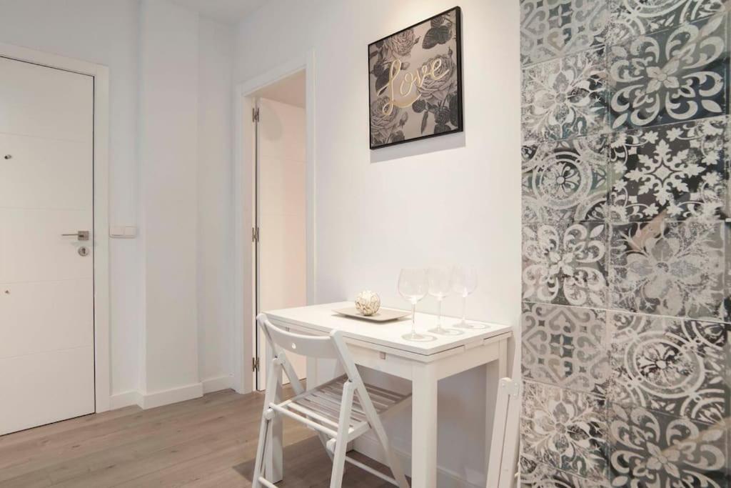 Moderno apartamento en Plaza Merced Málaga Exterior foto